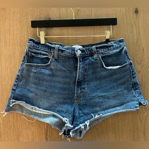 Abercrombie & Fitch High-rise Mom shorts